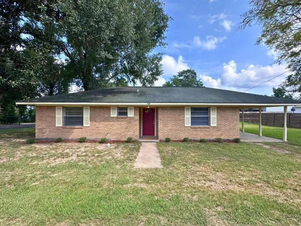 709 Baker Street Huntsville TX 77340