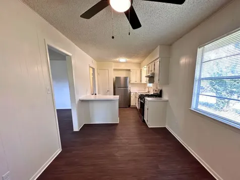 709 Baker Street Huntsville TX 77340