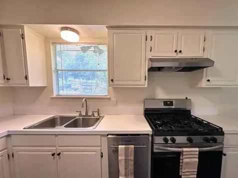 709 Baker Street Huntsville TX 77340