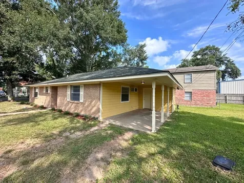 709 Baker Street Huntsville TX 77340