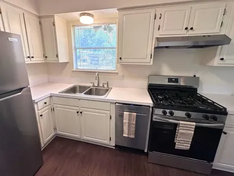 709 Baker Street Huntsville TX 77340