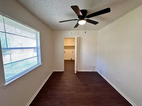 709 Baker Street Huntsville TX 77340