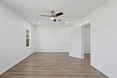 5962 Ridgeway Drive Houston TX 77033