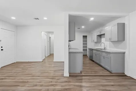 5962 Ridgeway Drive Houston TX 77033