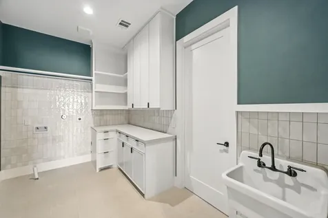 1642 Norfolk Street Houston TX 77006