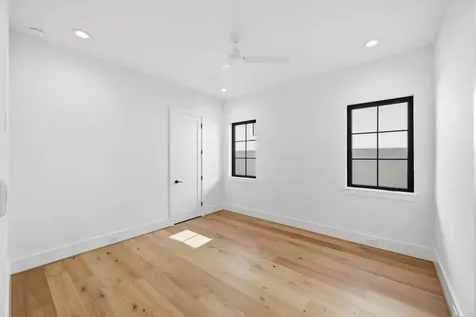 1642 Norfolk Street Houston TX 77006