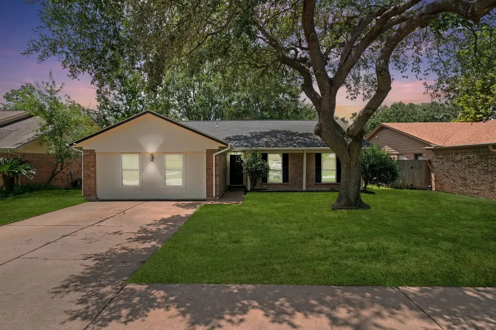 2523 Village Oak Drive Katy TX 77493
