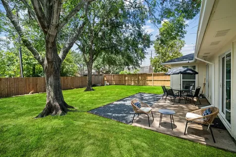 2523 Village Oak Drive Katy TX 77493