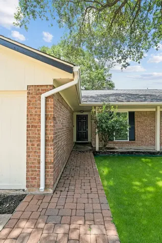 2523 Village Oak Drive Katy TX 77493