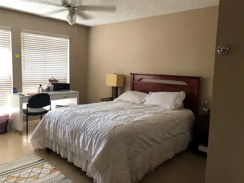 8715 Lawncliff Lane Houston TX 77040