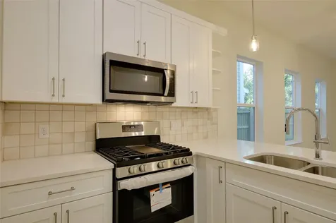 957 Ringold Street Houston TX 77088