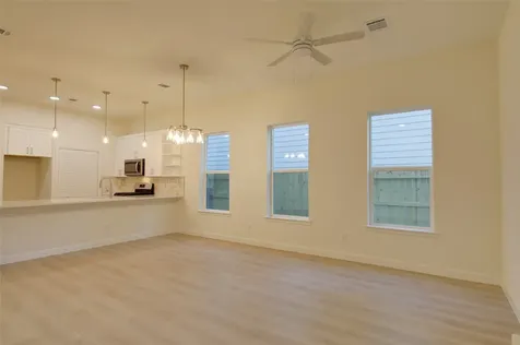 957 Ringold Street Houston TX 77088