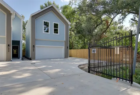 957 Ringold Street Houston TX 77088