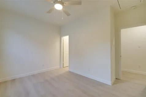 957 Ringold Street Houston TX 77088