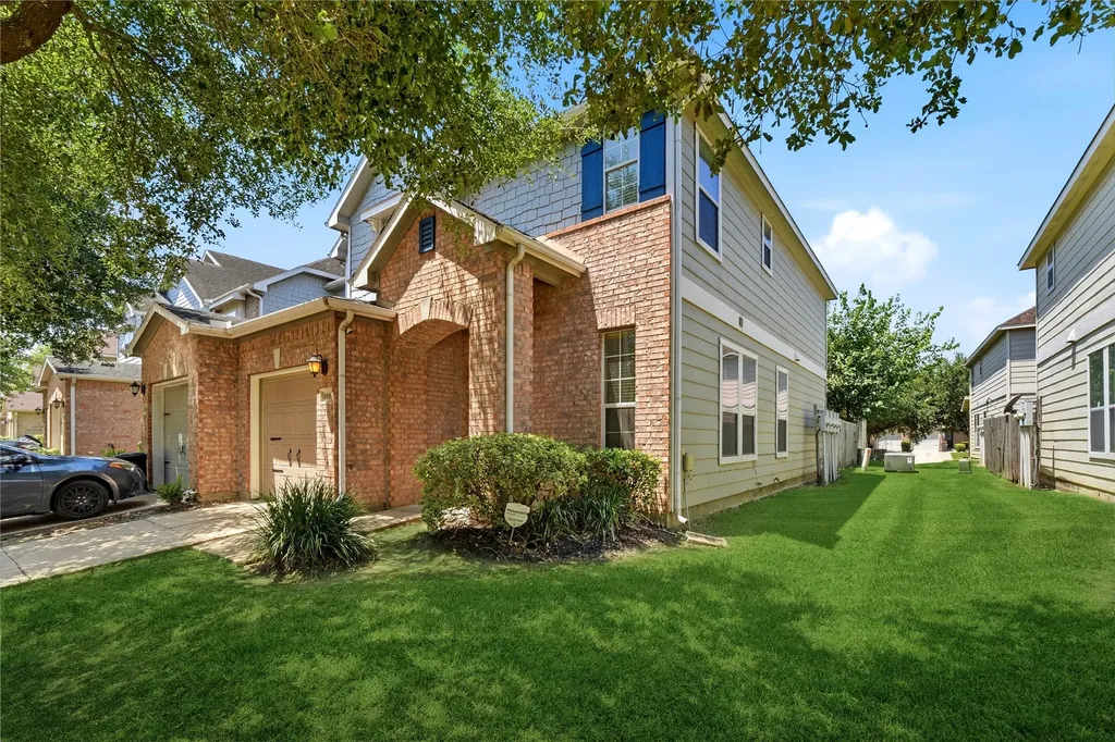 8010 Singing Sonnet Lane Houston TX 77072