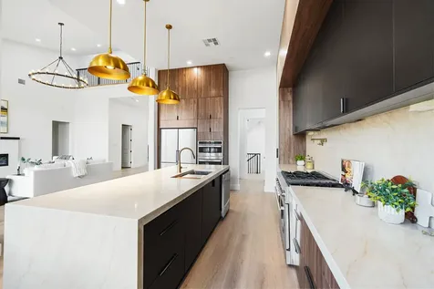 4708 Laurel Street Bellaire TX 77401