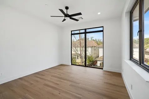 4708 Laurel Street Bellaire TX 77401