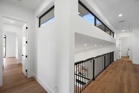 4708 Laurel Street Bellaire TX 77401