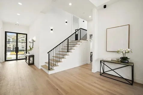 4708 Laurel Street Bellaire TX 77401