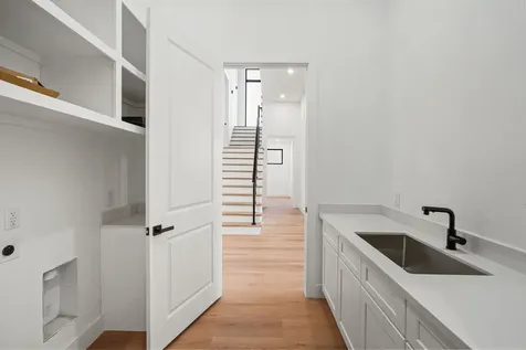 4708 Laurel Street Bellaire TX 77401