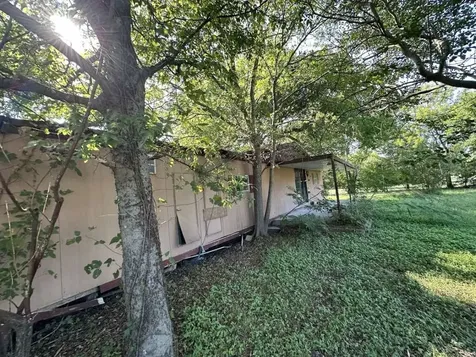 602 E Navasota Street Groesbeck TX 76642