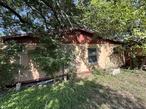 602 E Navasota Street Groesbeck TX 76642