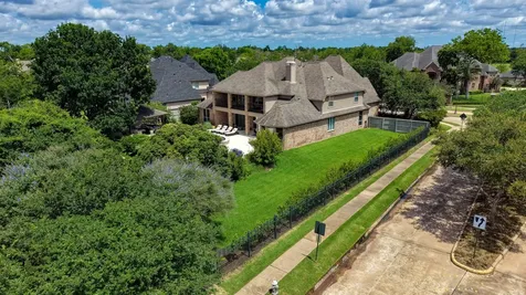 18 Waters Lake Boulevard Missouri City TX 77459