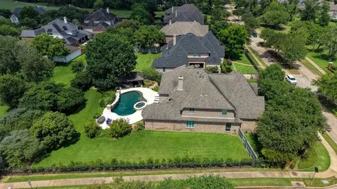 18 Waters Lake Boulevard Missouri City TX 77459