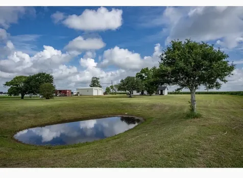 1737 County Road 425 Clemville TX 77414
