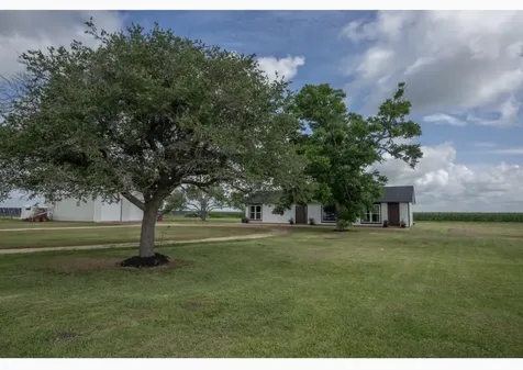 1737 County Road 425 Clemville TX 77414
