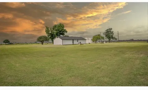 1737 County Road 425 Clemville TX 77414