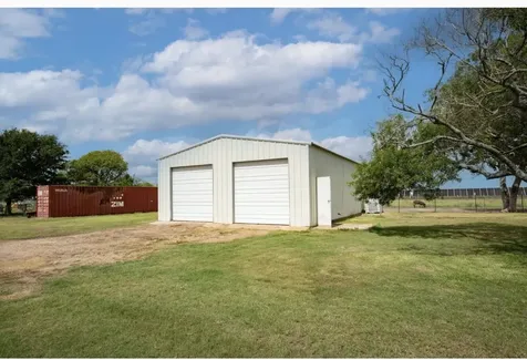 1737 County Road 425 Clemville TX 77414