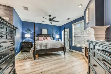 2403 N Lake Front Drive League City TX 77573