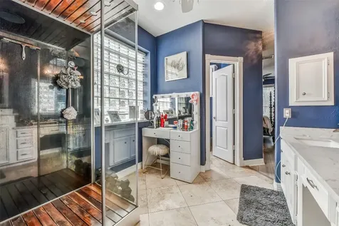 2403 N Lake Front Drive League City TX 77573