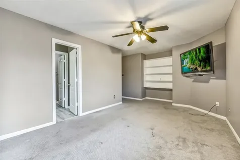 2403 N Lake Front Drive League City TX 77573