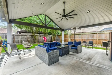 2403 N Lake Front Drive League City TX 77573