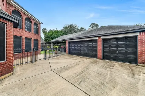 2403 N Lake Front Drive League City TX 77573