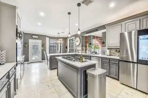 2403 N Lake Front Drive League City TX 77573