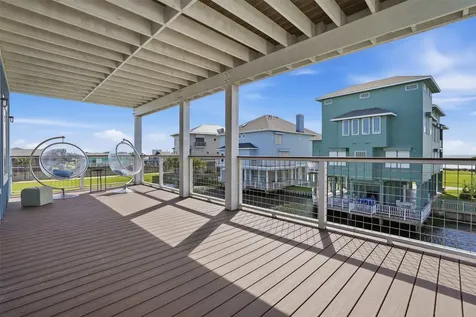 18 Blue Heron Circle Jamaica Beach TX 77554