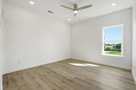 18 Blue Heron Circle Jamaica Beach TX 77554