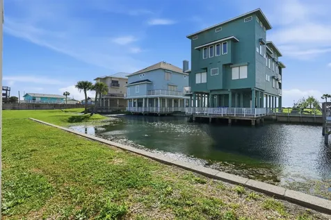 18 Blue Heron Circle Jamaica Beach TX 77554