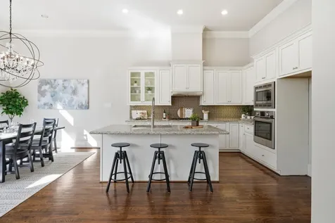 1360 W 25th Street Houston TX 77008