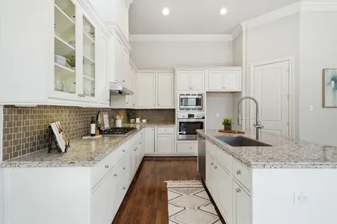 1360 W 25th Street Houston TX 77008