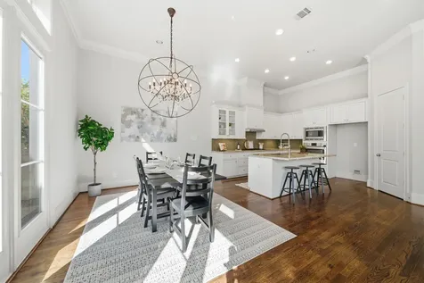 1360 W 25th Street Houston TX 77008