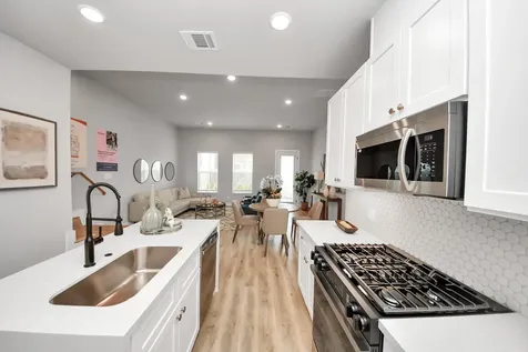 5811 Francis Oak Place Houston TX 77091