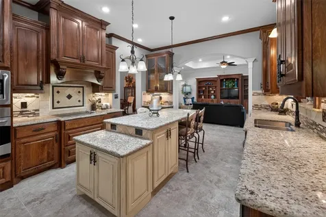 546 Meadowlark Lane Winnie TX 77665