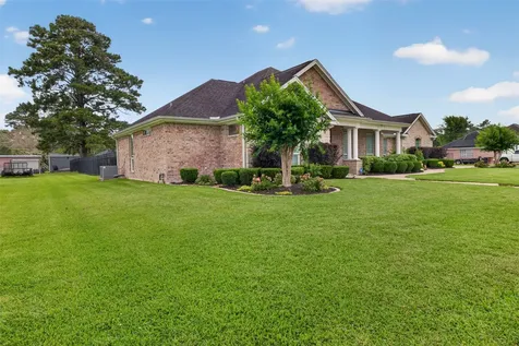 546 Meadowlark Lane Winnie TX 77665