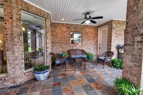 546 Meadowlark Lane Winnie TX 77665