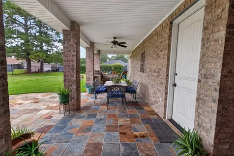 546 Meadowlark Lane Winnie TX 77665