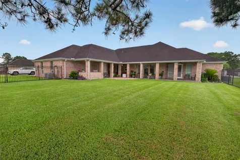 546 Meadowlark Lane Winnie TX 77665
